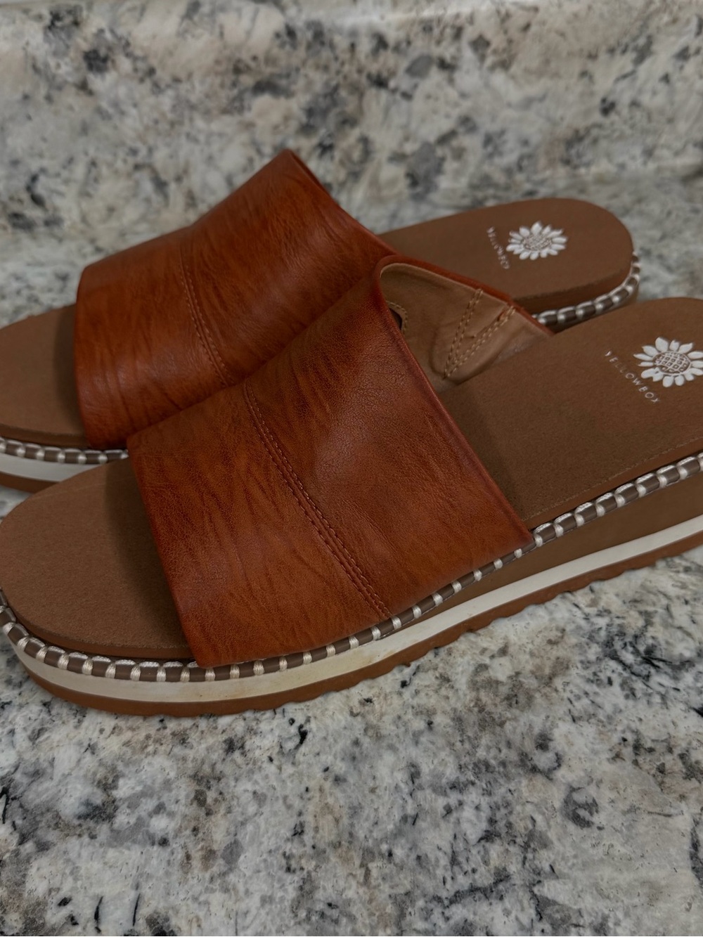 Yellow Box Tan Slide Mule with Platform Sole 9.5 - Picture 5 of 5